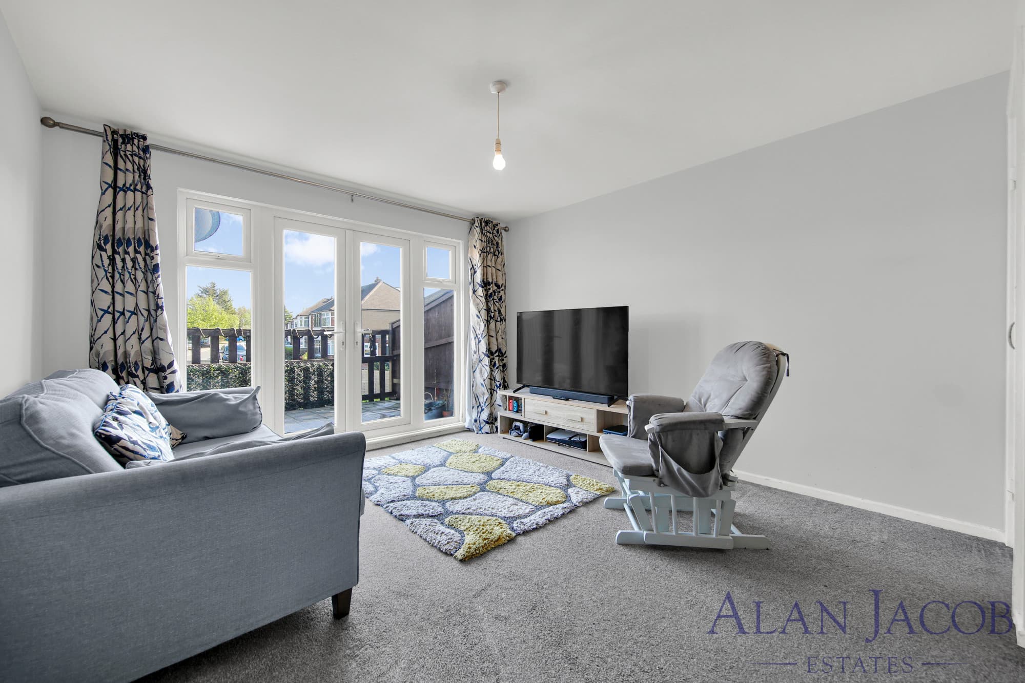 2 Bedroom Maisonette in Romford